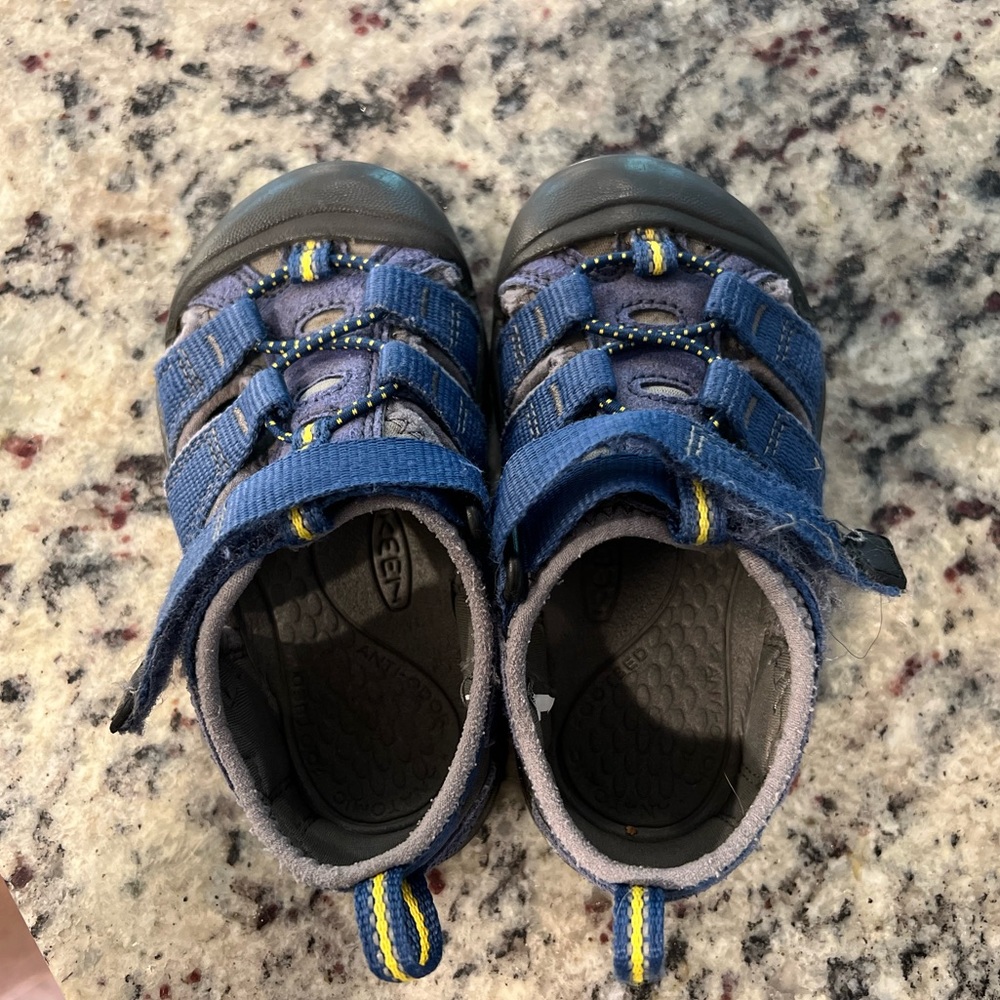 Toddler Keen Water Shoes size 7